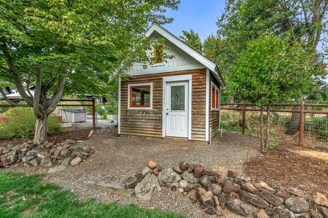 3734 Scenic Avenue Central Point OR 97502