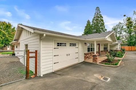 3734 Scenic Avenue Central Point OR 97502