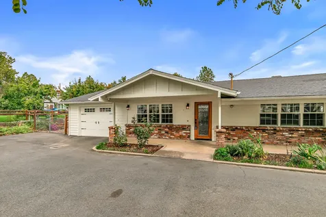 3734 Scenic Avenue Central Point OR 97502