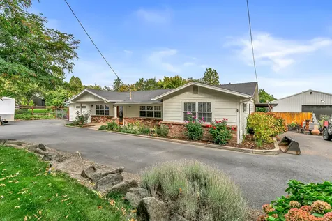 3734 Scenic Avenue Central Point OR 97502