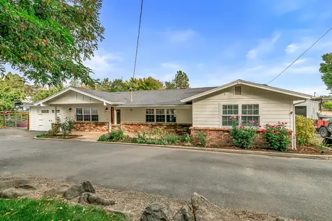 3734 Scenic Avenue Central Point OR 97502