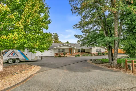 3734 Scenic Avenue Central Point OR 97502