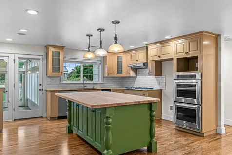 3734 Scenic Avenue Central Point OR 97502