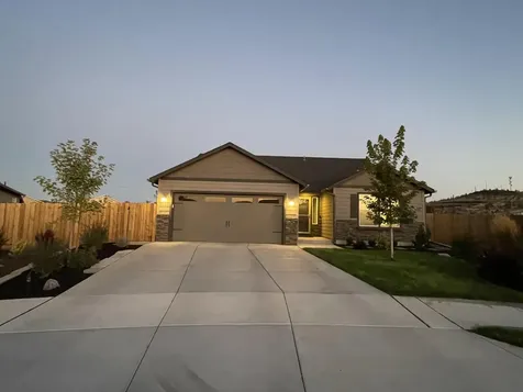3565 NW 9th Court Redmond OR 97756