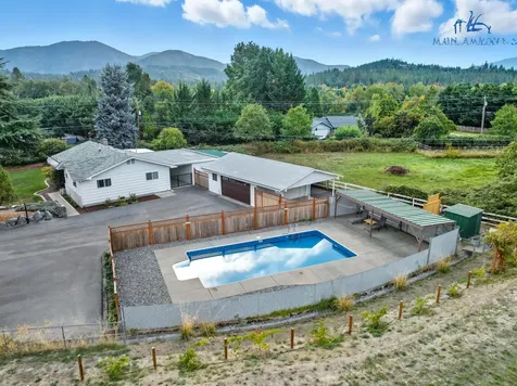 3280 New Hope Road Grants Pass OR 97527