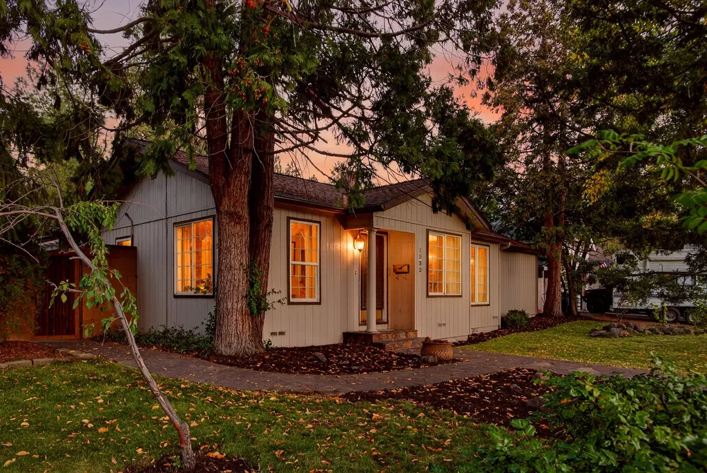 1532 NE 9th Street Bend OR 97701