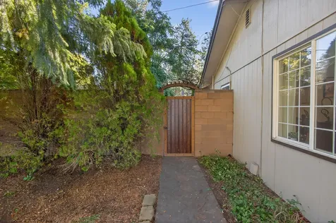 1532 NE 9th Street Bend OR 97701