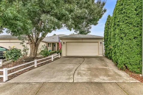 928 Brandi Way Central Point OR 97502