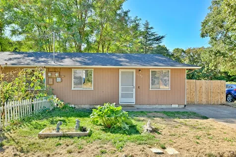 1190 4th Avenue Gold Hill OR 97525