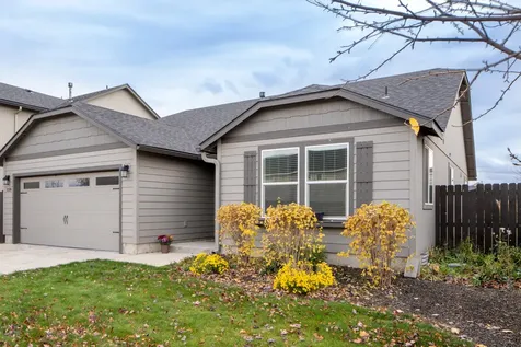 2584 NW Hemlock Way Redmond OR 97756