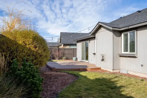 2584 NW Hemlock Way Redmond OR 97756
