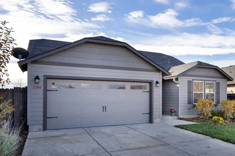 2584 NW Hemlock Way Redmond OR 97756