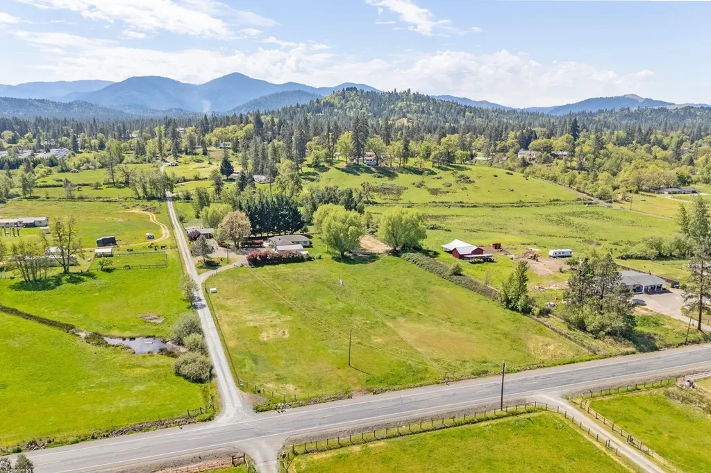 3313 Redwood Avenue Grants Pass OR 97527