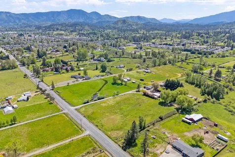3313 Redwood Avenue Grants Pass OR 97527