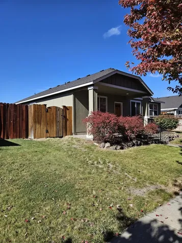 1297 NE 3rd Street Redmond OR 97756