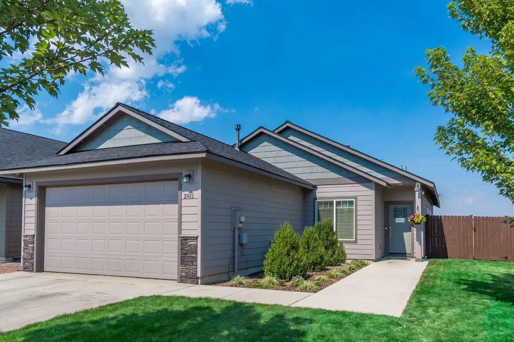 2911 NW Hemlock Lane Redmond OR 97756