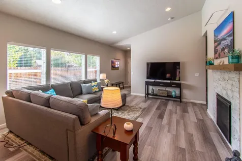 2911 NW Hemlock Lane Redmond OR 97756