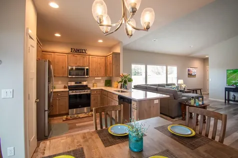 2911 NW Hemlock Lane Redmond OR 97756