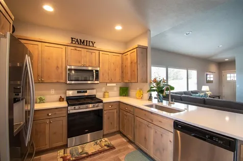 2911 NW Hemlock Lane Redmond OR 97756