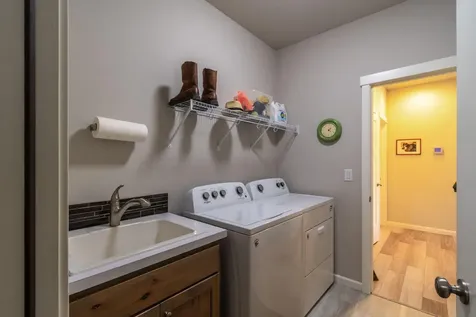2911 NW Hemlock Lane Redmond OR 97756