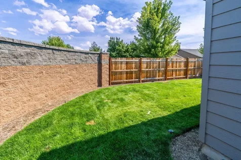 2911 NW Hemlock Lane Redmond OR 97756