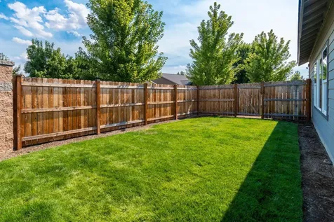 2911 NW Hemlock Lane Redmond OR 97756