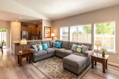 2911 NW Hemlock Lane Redmond OR 97756