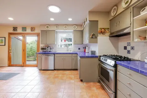 1942 NE 6th Street Bend OR 97701