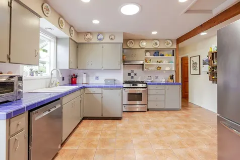 1942 NE 6th Street Bend OR 97701