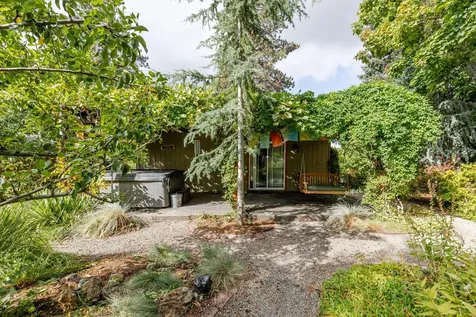 1942 NE 6th Street Bend OR 97701