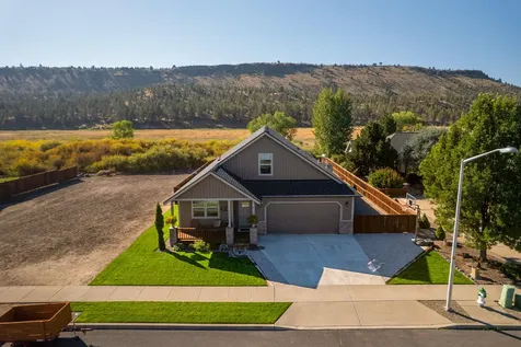2944 SE Triangle Outfit Drive Prineville OR 97754
