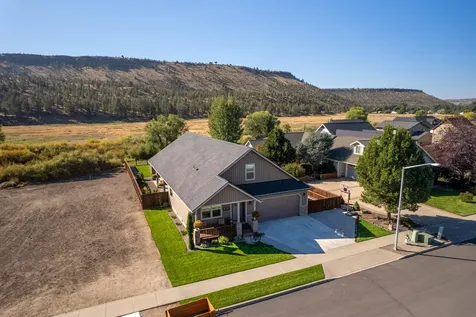 2944 SE Triangle Outfit Drive Prineville OR 97754