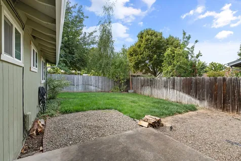 1448 Carolyn Circle Medford OR 97504