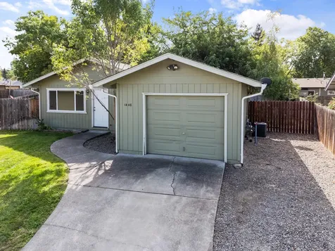 1448 Carolyn Circle Medford OR 97504