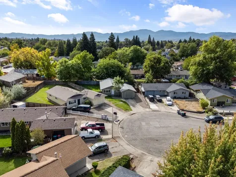 1448 Carolyn Circle Medford OR 97504