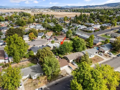 1448 Carolyn Circle Medford OR 97504