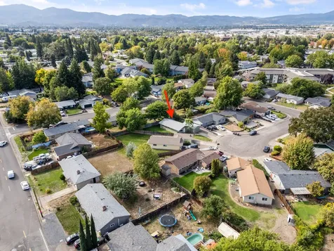 1448 Carolyn Circle Medford OR 97504