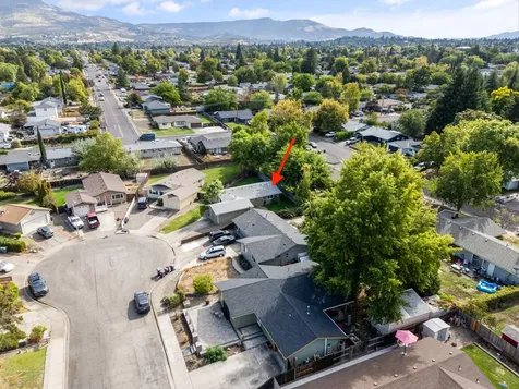 1448 Carolyn Circle Medford OR 97504