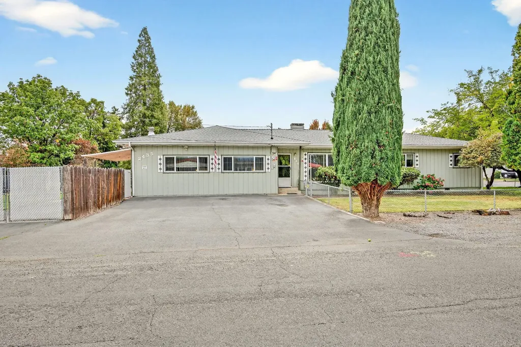 2435 Stearns Way Medford OR 97501