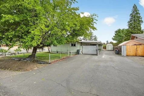2435 Stearns Way Medford OR 97501