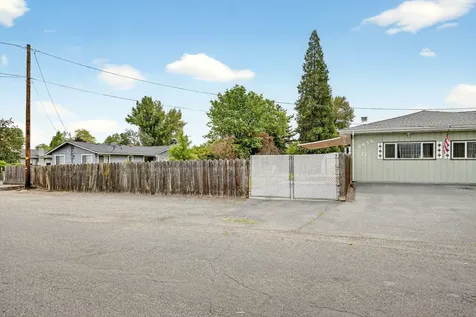 2435 Stearns Way Medford OR 97501