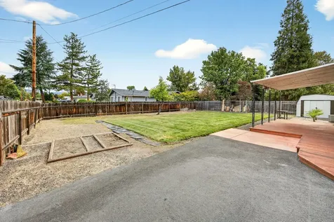 2435 Stearns Way Medford OR 97501