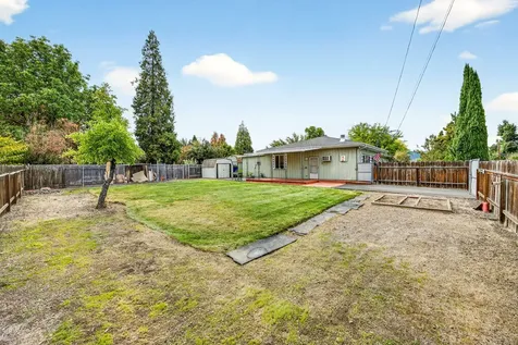 2435 Stearns Way Medford OR 97501