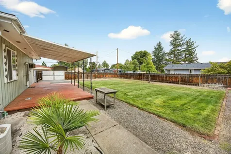 2435 Stearns Way Medford OR 97501