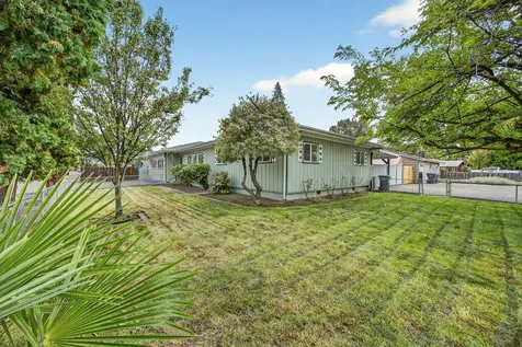 2435 Stearns Way Medford OR 97501