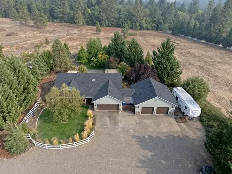 203 Edgerton Lane Wolf Creek OR 97497