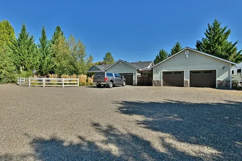 203 Edgerton Lane Wolf Creek OR 97497
