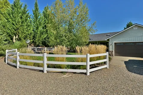 203 Edgerton Lane Wolf Creek OR 97497