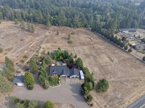 203 Edgerton Lane Wolf Creek OR 97497