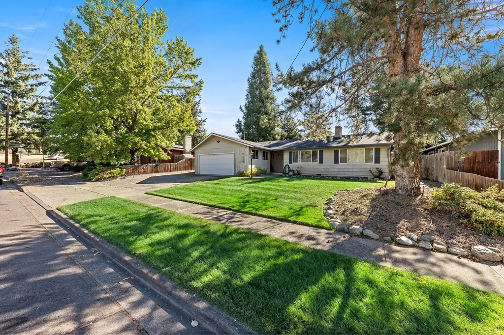 1744 Concord Way Medford OR 97504